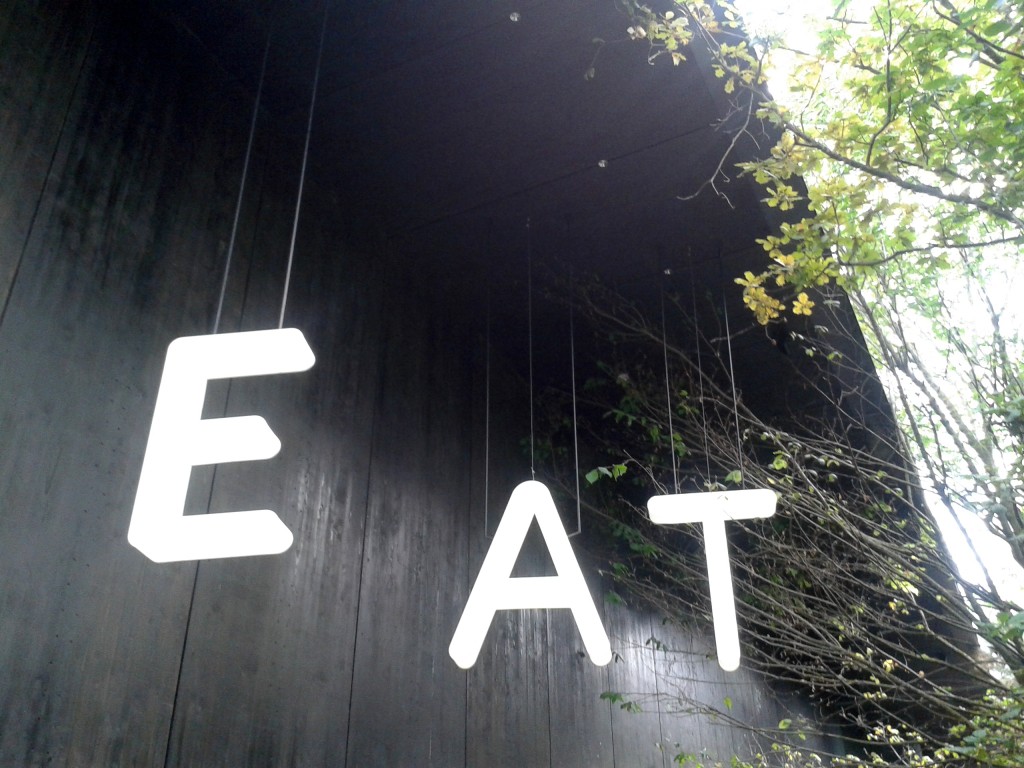  Breathe Eat è il concept che domina il padiglione all’interno del quale è stato riprodotto un vero e proprio bosco