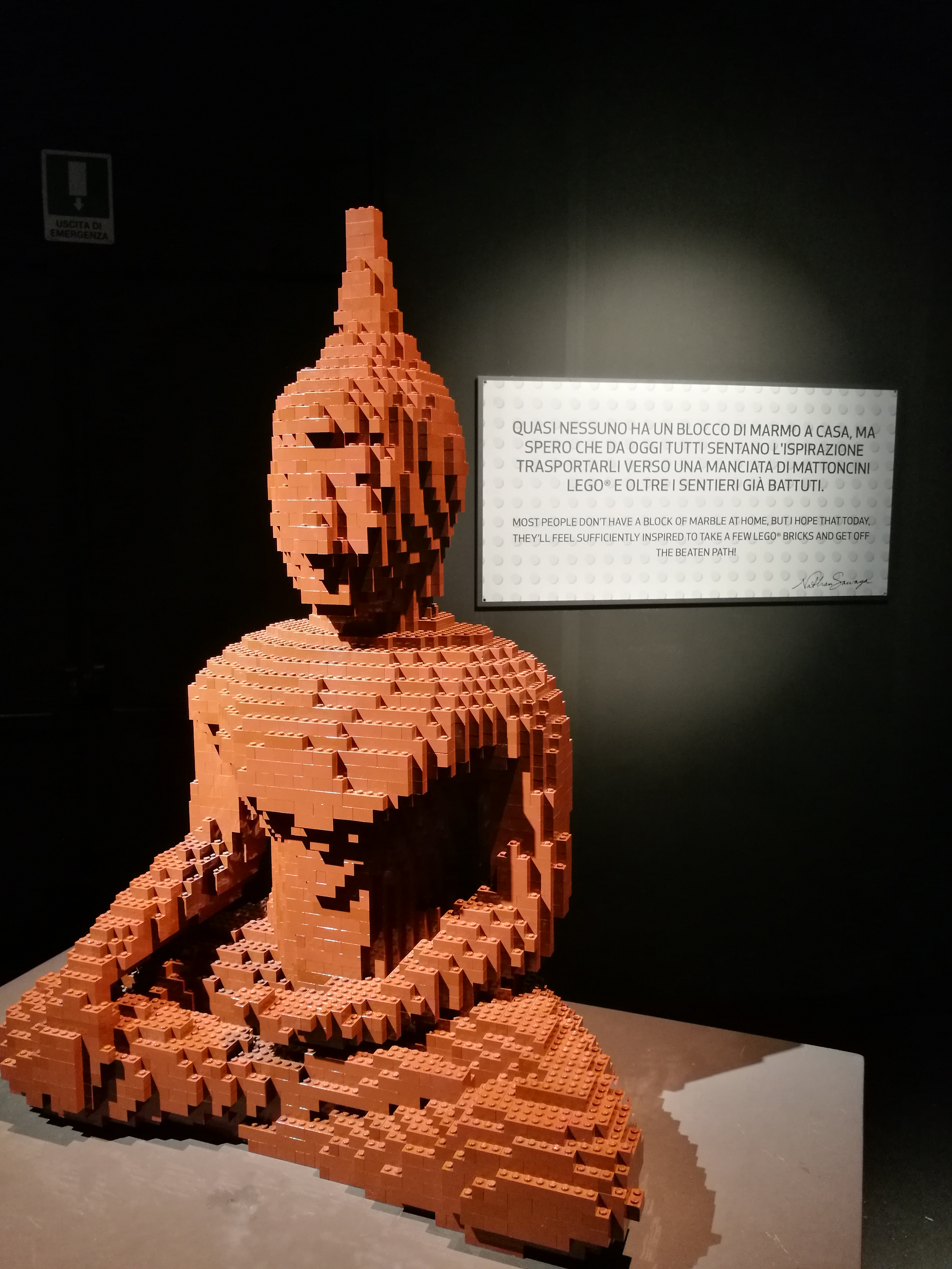 Buddha fatto di mattoncini